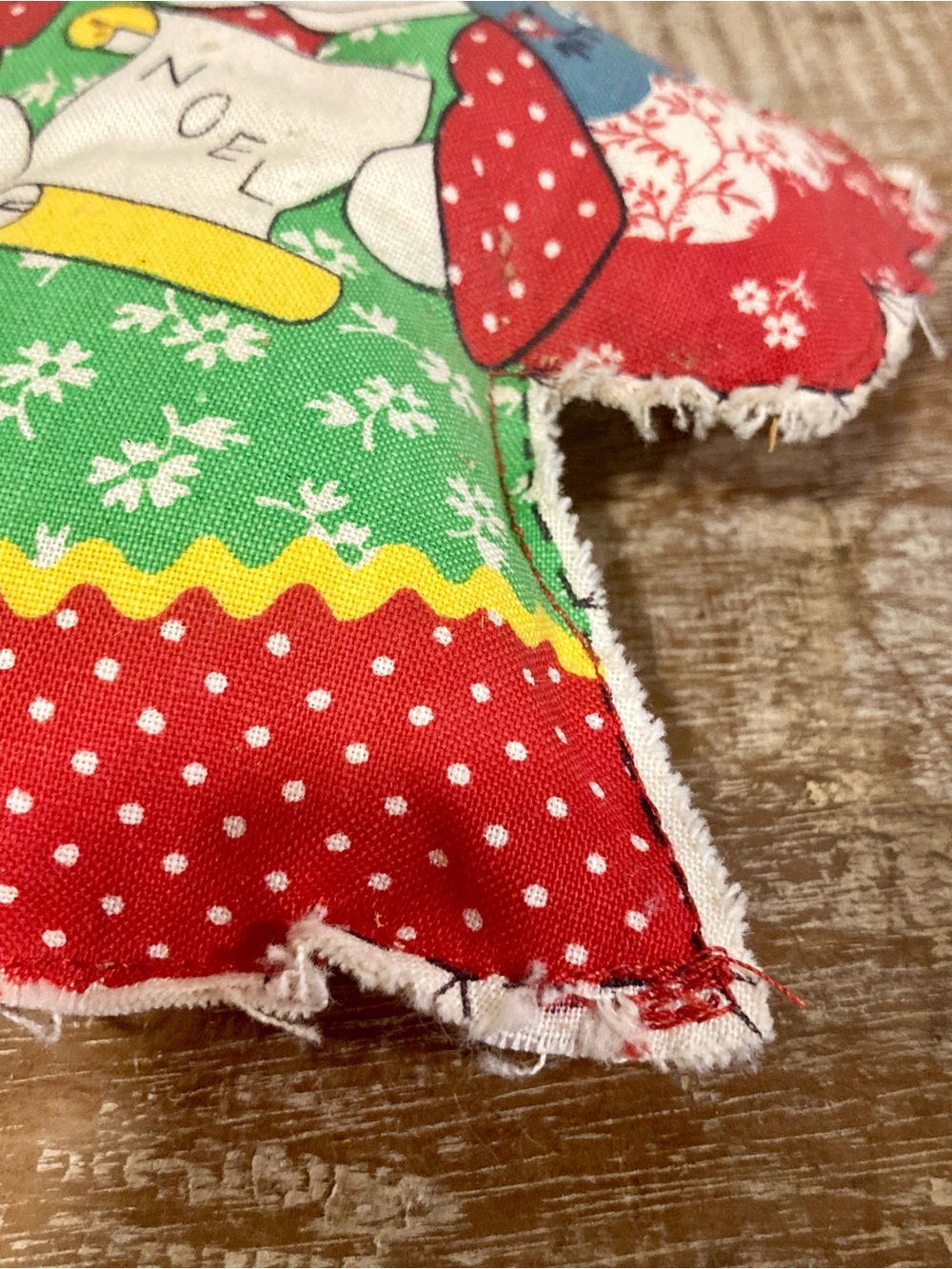 Vintage Holiday Angel Fabric Ornament - Red & Green 1980s Handmade Noel - Picture 9 of 12